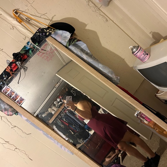 Dresses same size. - Picture 3 of 5